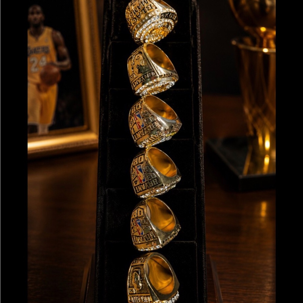 Kobe Championship rings plus western conference finals ring.